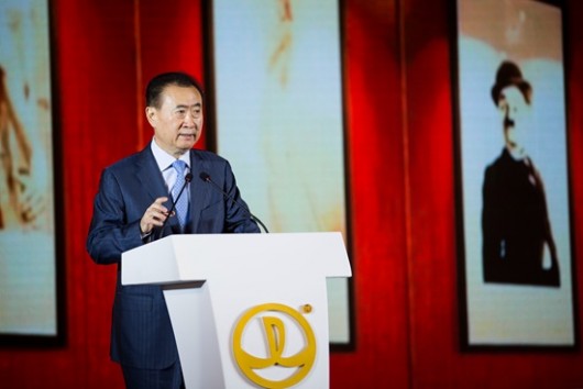 Il chairman di Wanda Group Wang Jianlin durante il Summit